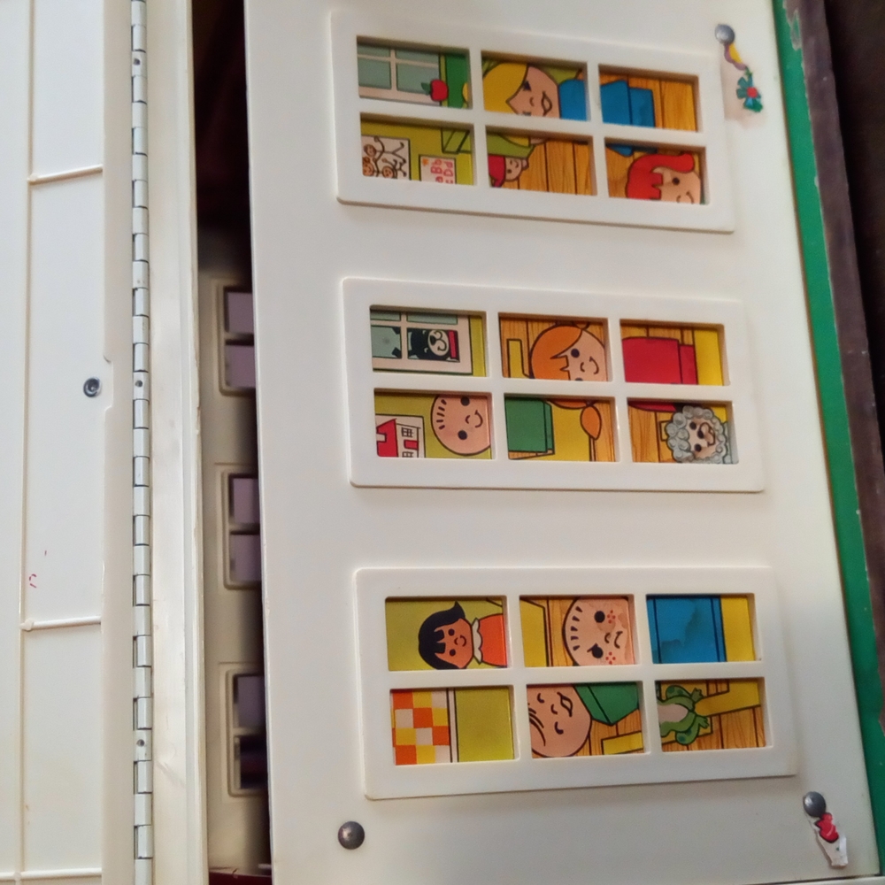 Reserved Vintage 1971 Fisher Price School house - Picture 10 of 15